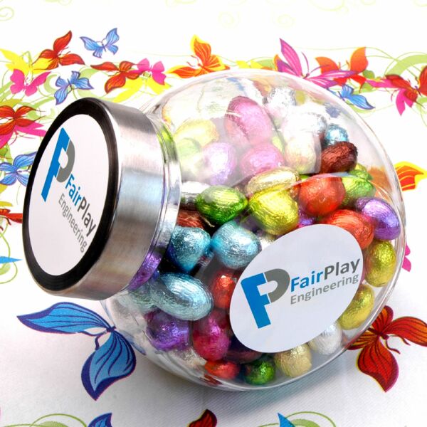 Glazen pot met paaseitjes